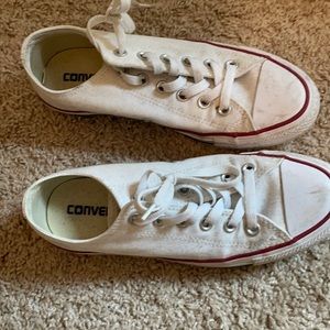 Women’s chuck Taylor converse. Size 8